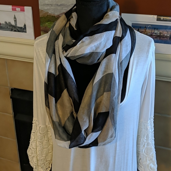 Infinity scarf (in new bundle) - Picture 4 of 6